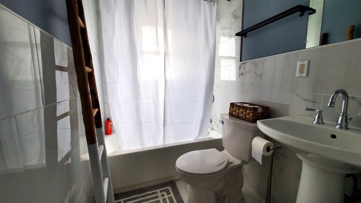 The Blue Sapphire 2Br 2 King Beds & Ample Backyard Apartman Bridgeport Kültér fotó