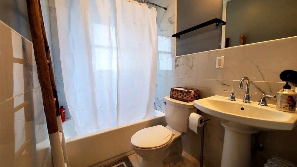 The Blue Sapphire 2Br 2 King Beds & Ample Backyard Apartman Bridgeport Kültér fotó